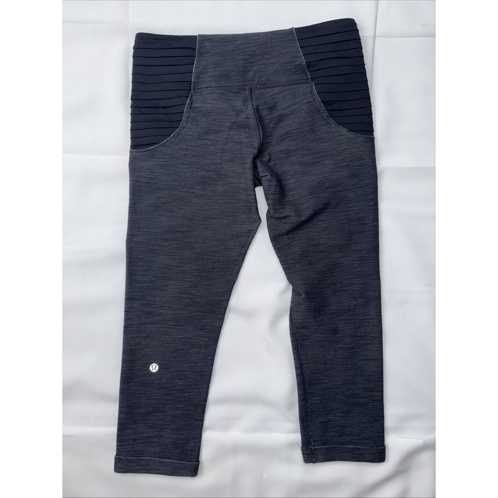 Lululemon Runday‎ Crop Parallel Stripe Black White Leggings Ankle-Zip Size 4